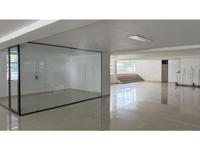 Bodega en arriendo en Las Delicias, Cali, 4692 m² · foto 4 de 14