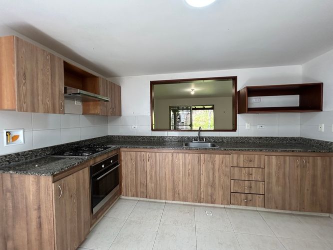 Apartamento de 4 alcobas en arriendo en Zona Centro, Envigado, 250 m² · foto 4 de 24