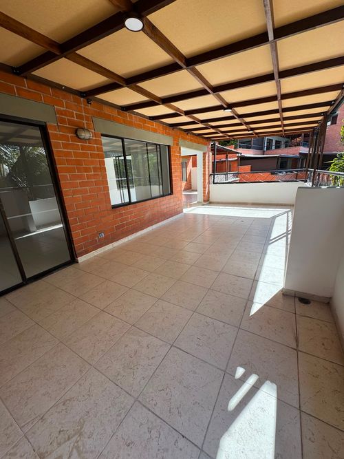 Apartamento de 3 alcobas en venta en Santa Teresita, Cali, 200 m² · foto 2 de 16