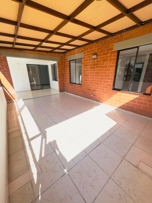 Apartamento de 3 alcobas en venta en Santa Teresita, Cali, 200 m² · foto 3 de 16