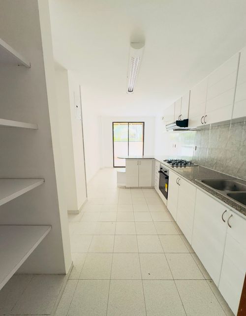 Apartamento de 3 alcobas en venta en Santa Teresita, Cali, 200 m² · foto 4 de 16