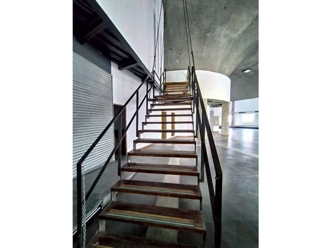 Local en arriendo en Milla De Oro, Medellín, 570 m² · foto 2 de 17