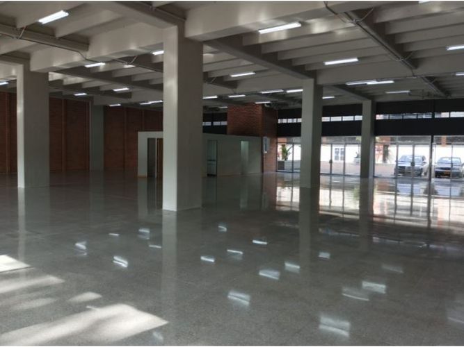 Local en arriendo en Santa Fe, Medellín, 193 m² · foto 2 de 2