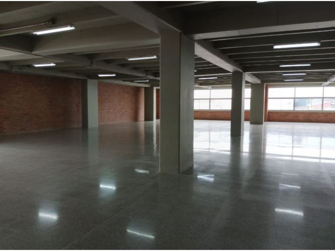 Local en arriendo en Aeroparque Juan Pablo Ii, Medellín, 584 m² · foto 7 de 12
