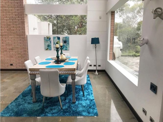 Casa de 5 alcobas en venta en Cumbres, Envigado, 380 m² · foto 2 de 17