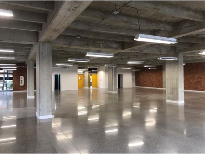Local en arriendo en Santa Fe, Medellín, 198 m² · foto 2 de 5
