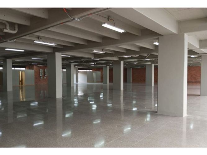 Local en arriendo en Noel, Medellín, 924 m² · foto 4 de 4