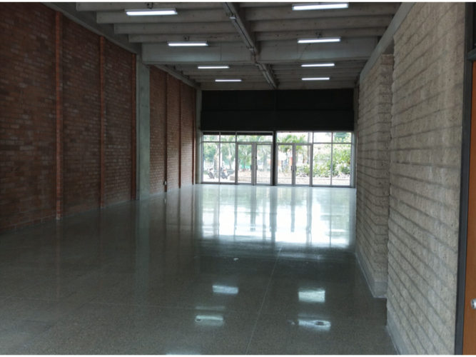 Local en arriendo en La Candelaria, Medellín, 1553 m² · foto 4 de 4