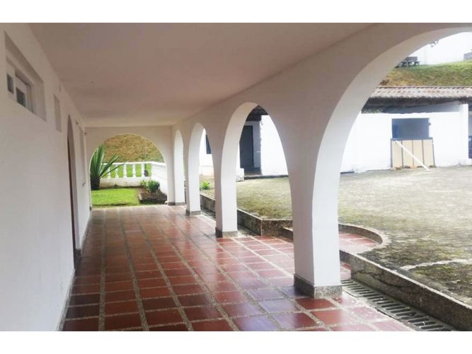 Casa de 19 alcobas en arriendo en Belen Alameda, Medellín, 1500 m² · foto 4 de 9