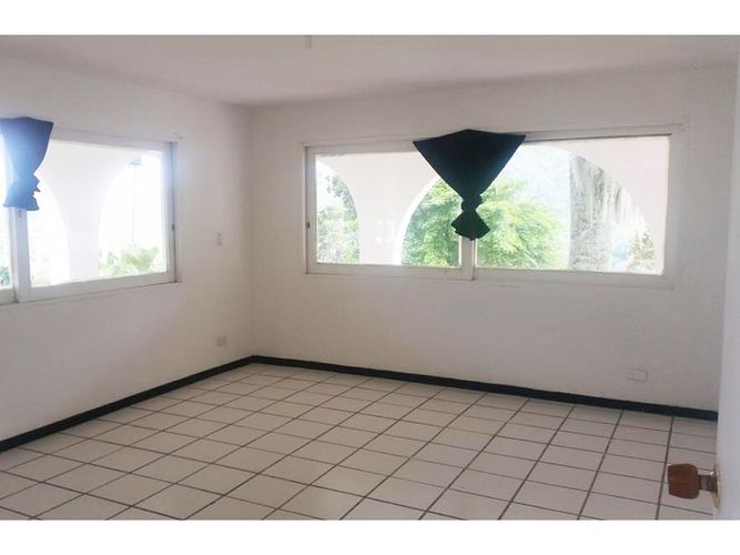 Casa de 19 alcobas en arriendo en Belen Alameda, Medellín, 1500 m² · foto 6 de 9