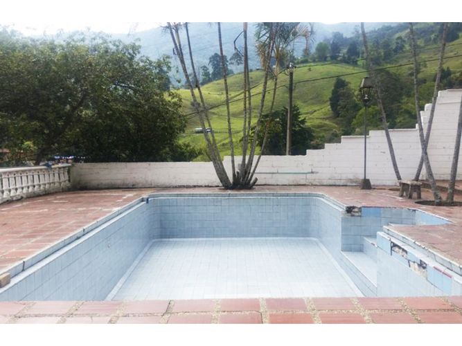 Casa de 19 alcobas en arriendo en Belen Alameda, Medellín, 1500 m² · foto 8 de 9