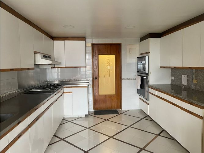 Apartamento en arriendo en El Poblado, Medellín · foto 2 de 18