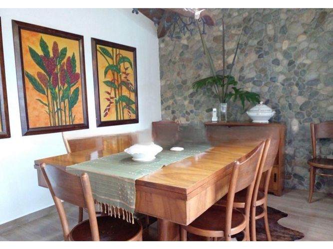 Casa de 4 alcobas en venta en El Chocho, Envigado, 375 m² · foto 3 de 20