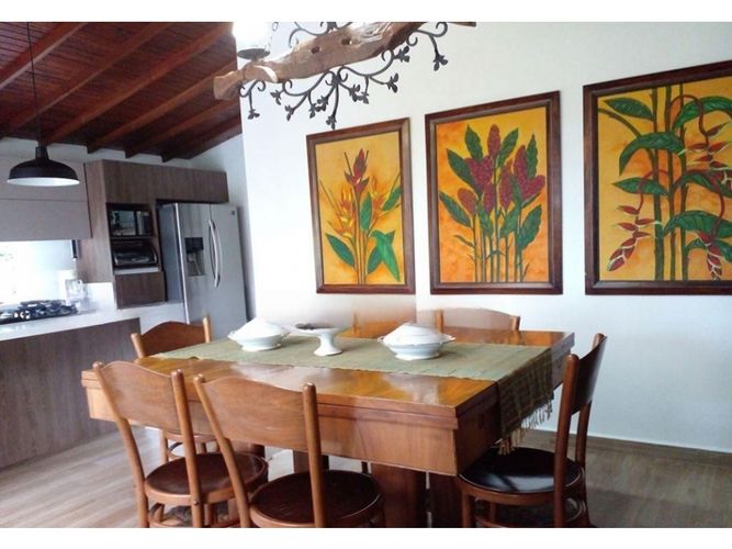 Casa de 4 alcobas en venta en El Chocho, Envigado, 375 m² · foto 11 de 20