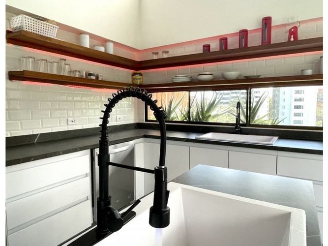 Apartamento de 5 alcobas en arriendo en Patio Bonito, Medellín, 244 m² · foto 3 de 18