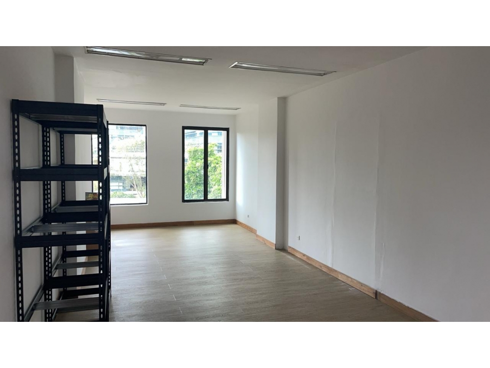 Local en arriendo en Milla De Oro, Medellín, 35 m² · foto 2 de 3