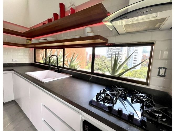 Apartamento de 5 alcobas en arriendo en Patio Bonito, Medellín, 244 m² · foto 4 de 18