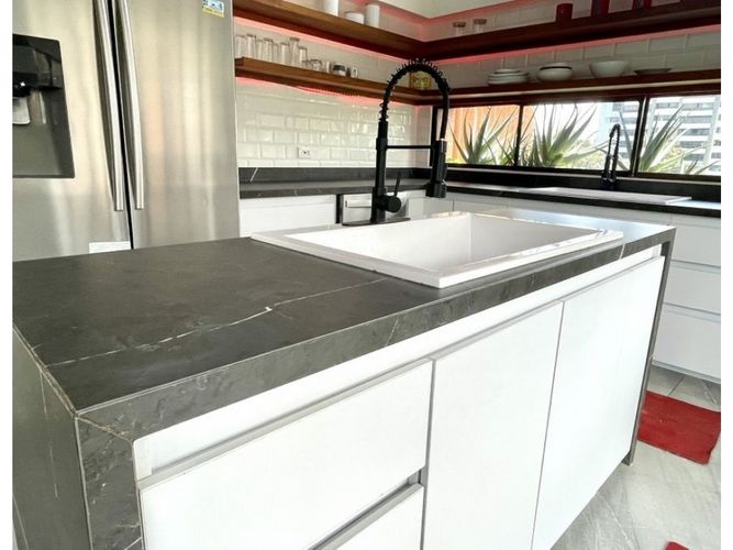 Apartamento de 5 alcobas en arriendo en Patio Bonito, Medellín, 244 m² · foto 5 de 18