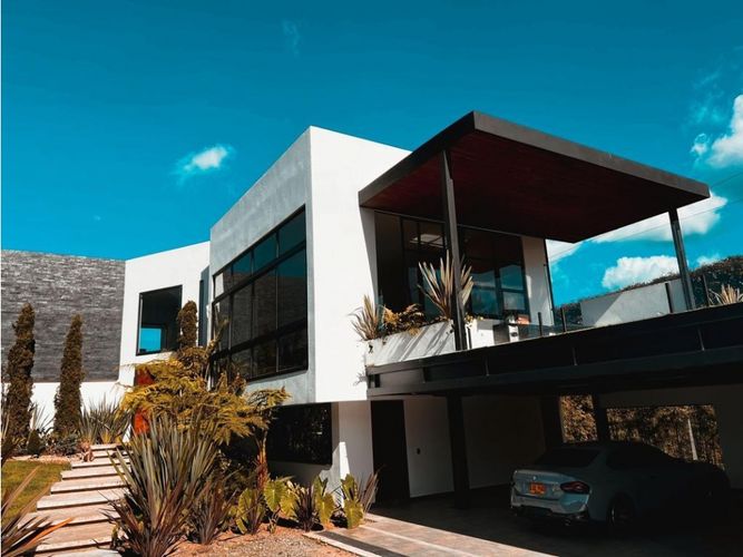 Casa de 3 alcobas en venta en Altos Del Escobero, Envigado, 680 m² · foto 3 de 24