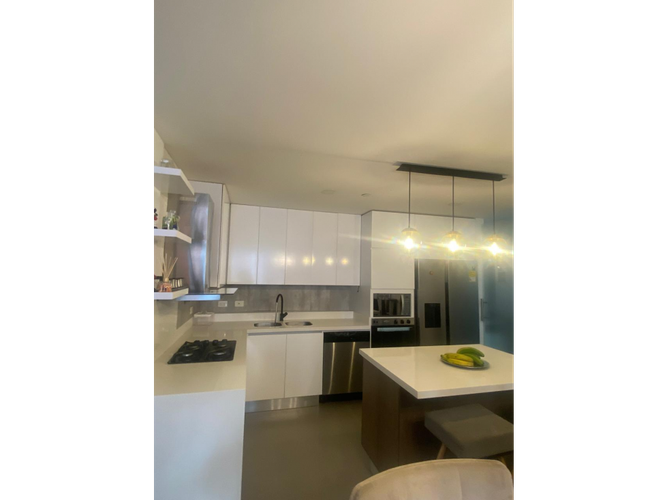 Apartamento de 3 alcobas en arriendo en Las Brujas, Medellín, 164 m² · foto 3 de 17