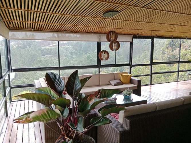 Casa de 3 alcobas en venta en Loma Del Escobero, Envigado, 420 m² · foto 2 de 24