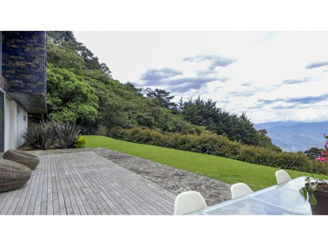 Casa de 3 alcobas en venta en Las Palmas, Medellín, 492 m² · foto 13 de 19