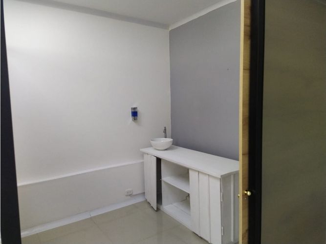 Local en arriendo en Patio Bonito, Medellín, 45 m² · foto 6 de 23