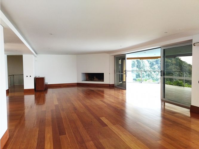 Casa de 3 alcobas en venta en Barrios De Jesus, Medellín, 540 m² · foto 3 de 20