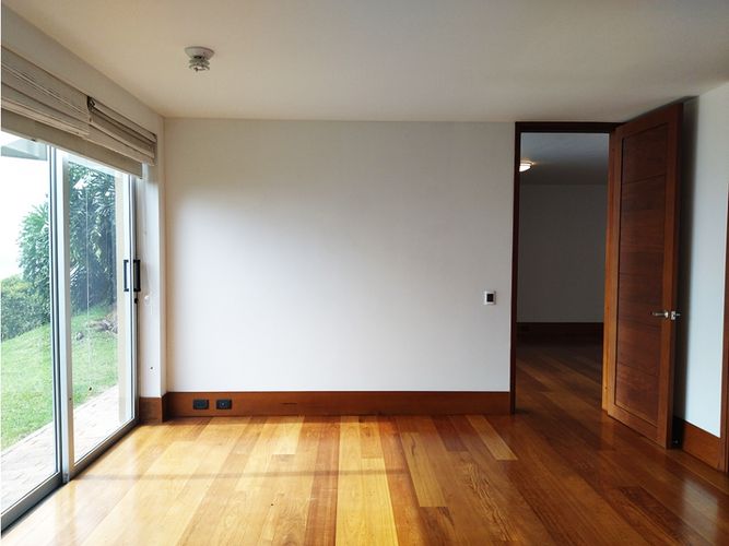 Casa de 3 alcobas en venta en Barrios De Jesus, Medellín, 540 m² · foto 8 de 20