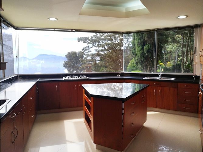 Casa de 3 alcobas en venta en Barrios De Jesus, Medellín, 540 m² · foto 17 de 20