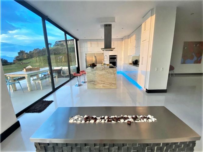 Casa de 4 alcobas en venta en Santa Catalina, Medellín, 700 m² · foto 2 de 16