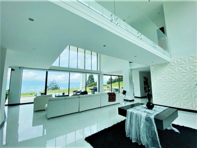 Casa de 4 alcobas en venta en Santa Catalina, Medellín, 700 m² · foto 3 de 16