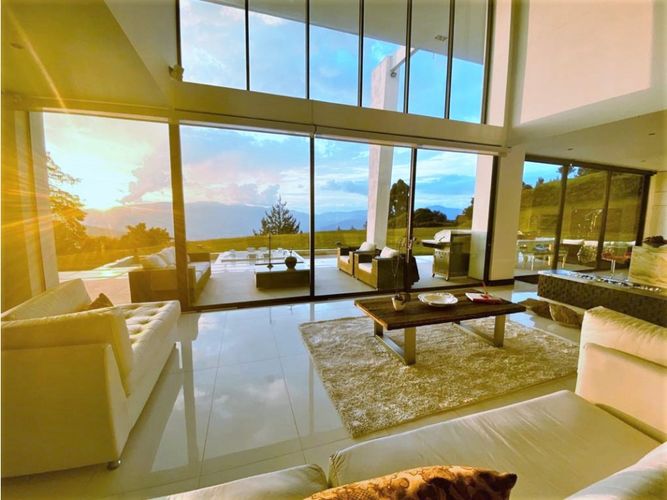 Casa de 4 alcobas en venta en Santa Catalina, Medellín, 700 m² · foto 4 de 16