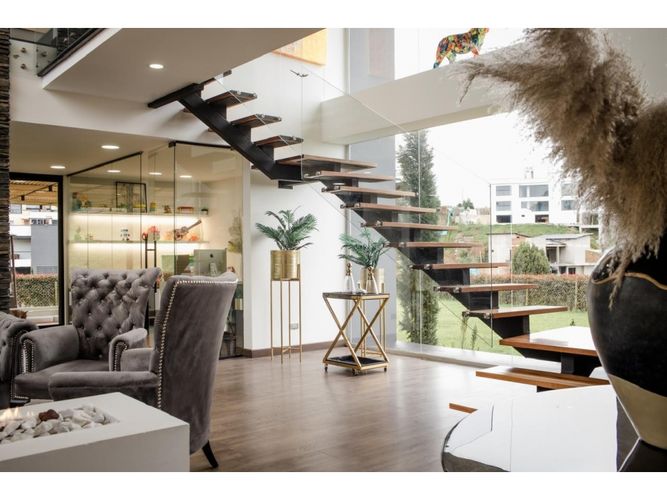 Casa de 4 alcobas en arriendo en Altos Del Escobero, Envigado, 400 m² · foto 3 de 15