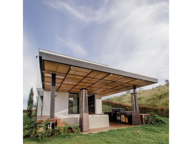 Casa de 4 alcobas en arriendo en Altos Del Escobero, Envigado, 400 m² · foto 5 de 15