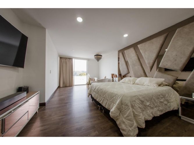Casa de 4 alcobas en arriendo en Altos Del Escobero, Envigado, 400 m² · foto 7 de 15
