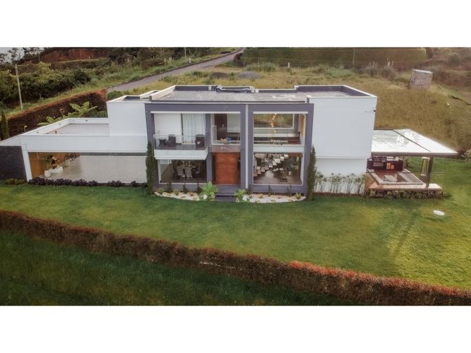 Casa de 4 alcobas en arriendo en Altos Del Escobero, Envigado, 400 m² · foto 12 de 15