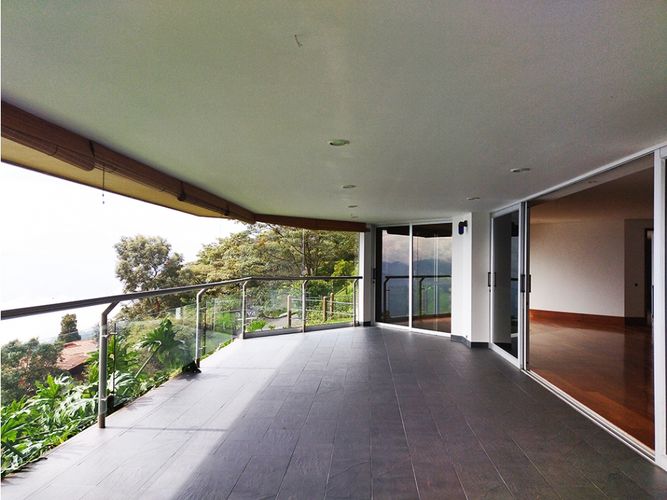Casa de 3 alcobas en arriendo en Barrios De Jesus, Medellín, 540 m² · foto 9 de 20