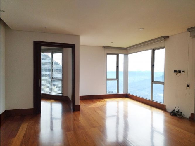 Casa de 3 alcobas en arriendo en Barrios De Jesus, Medellín, 540 m² · foto 11 de 20