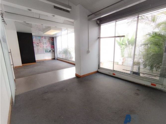 Edificio en arriendo en Laureles, Medellín, 2000 m² · foto 3 de 12