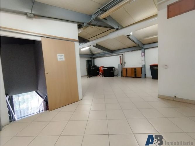Edificio en arriendo en Laureles, Medellín, 2000 m² · foto 8 de 12