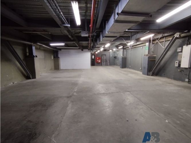 Edificio en arriendo en Laureles, Medellín, 2000 m² · foto 9 de 12