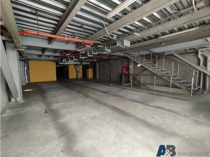 Edificio en arriendo en Laureles, Medellín, 2000 m² · foto 10 de 12