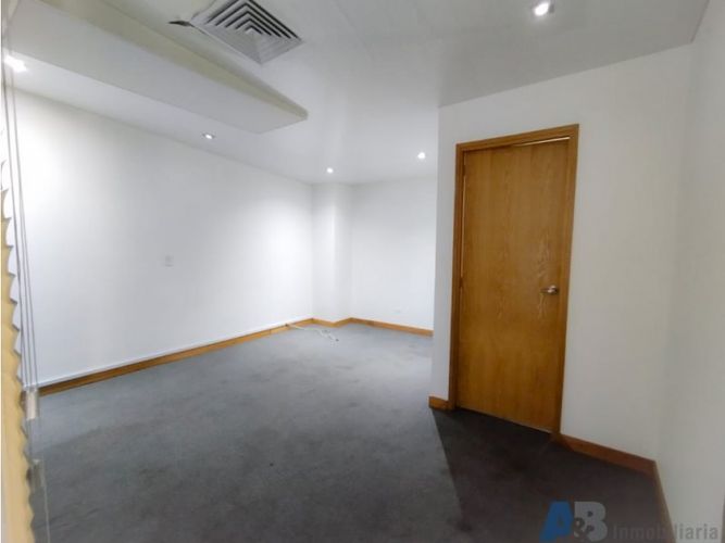 Edificio en arriendo en Laureles, Medellín, 2000 m² · foto 11 de 12