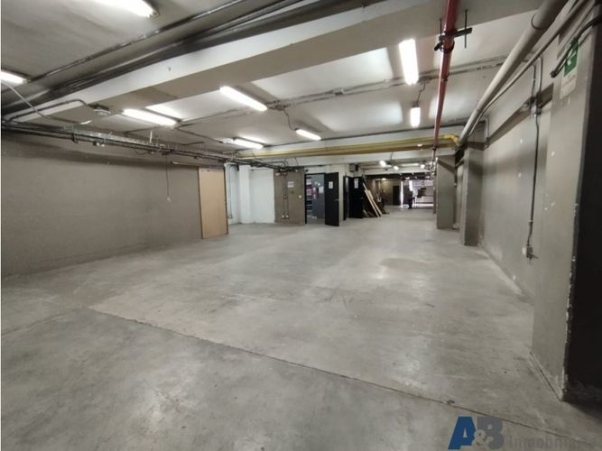 Edificio en arriendo en Laureles, Medellín, 2000 m² · foto 12 de 12