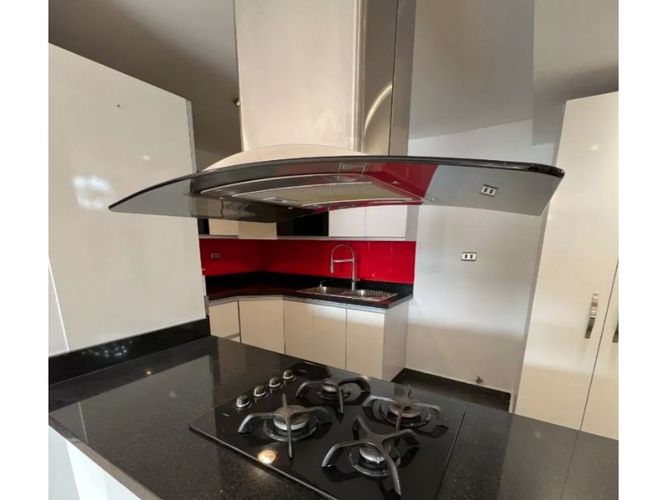 Apartamento de 4 alcobas en venta en Castropol, Medellín, 198 m² · foto 2 de 18