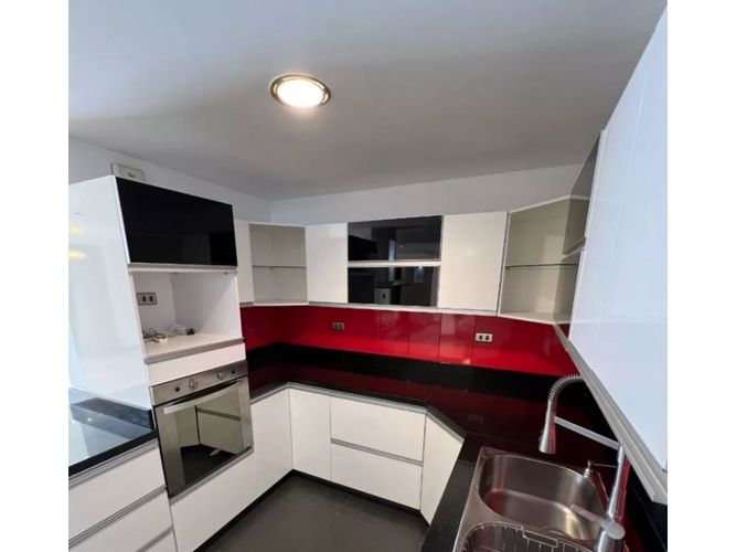 Apartamento de 4 alcobas en venta en Castropol, Medellín, 198 m² · foto 4 de 18