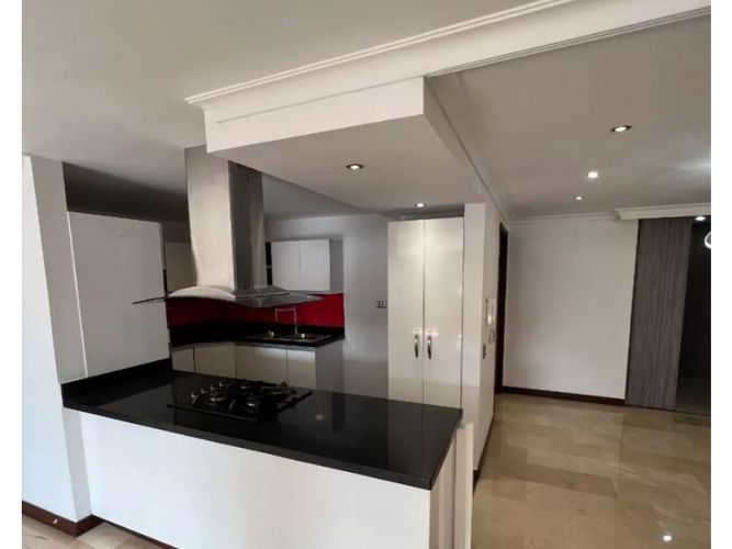 Apartamento de 4 alcobas en venta en Castropol, Medellín, 198 m² · foto 5 de 18
