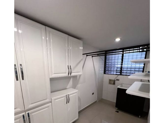 Apartamento de 4 alcobas en venta en Castropol, Medellín, 198 m² · foto 6 de 18