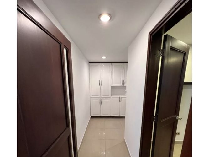 Apartamento de 4 alcobas en venta en Castropol, Medellín, 198 m² · foto 7 de 18